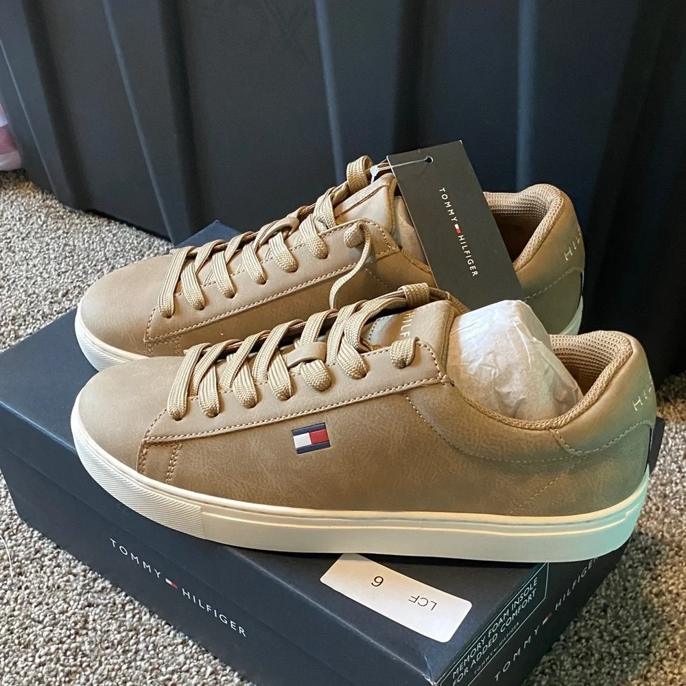 Tommy Hilfiger Men’s Taupe Low-Top Sneakers